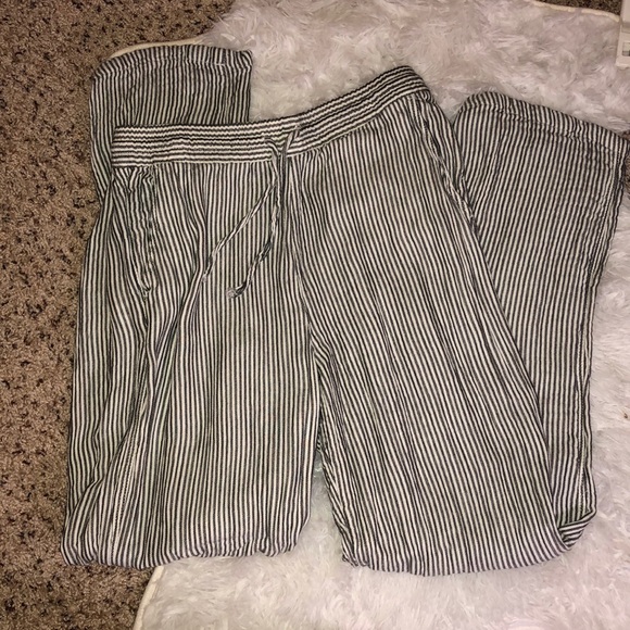 H&M Pants - Gorgeous striped pants 💛